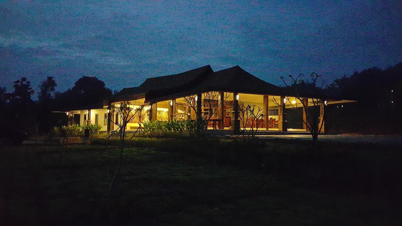 Phu Chom Mork Resort Sangkhla Buri Bagian luar foto