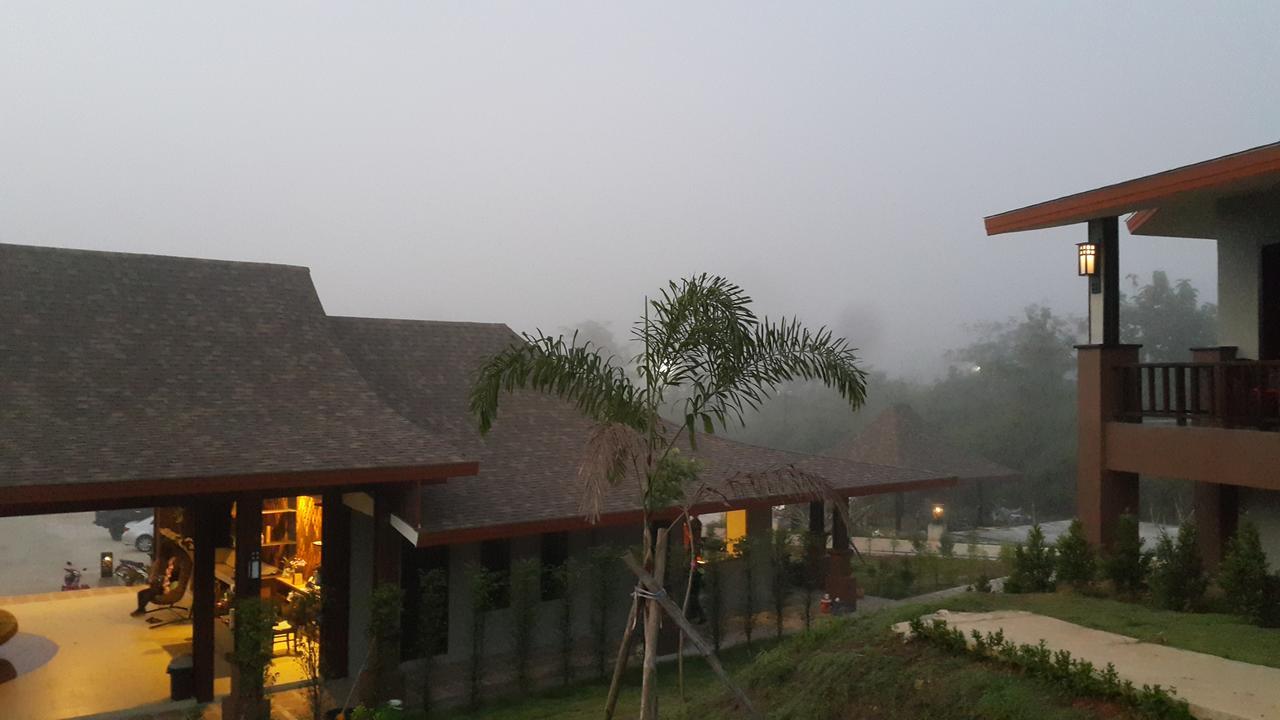 Phu Chom Mork Resort Sangkhla Buri Bagian luar foto